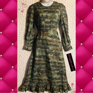 Green floral 60’s vintage midi-maxi lined taffeta beautifully made w/ ruffle hem